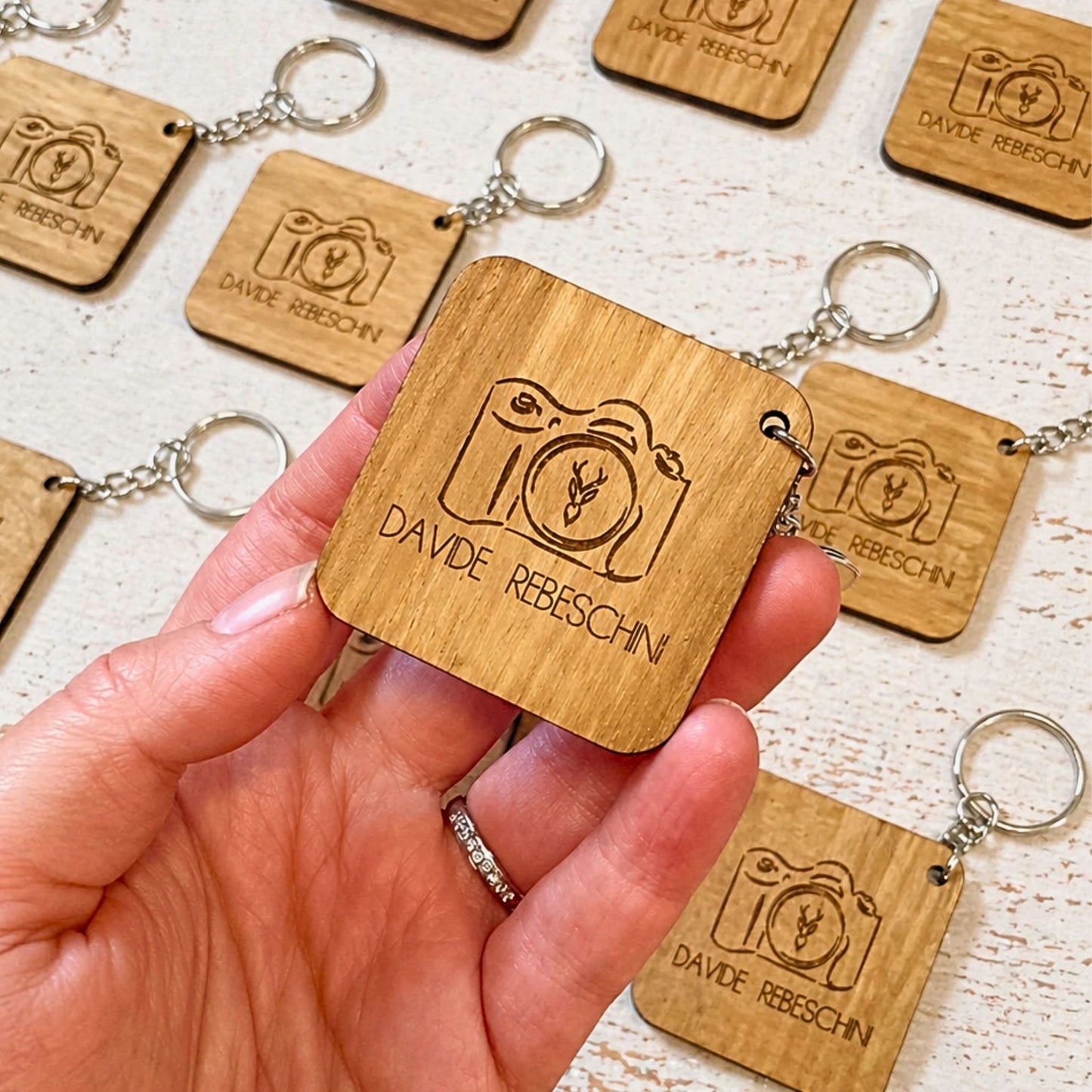 Portachiavi in Legno Personalizzati con Logo – Gadget per Aziende ed Eventi