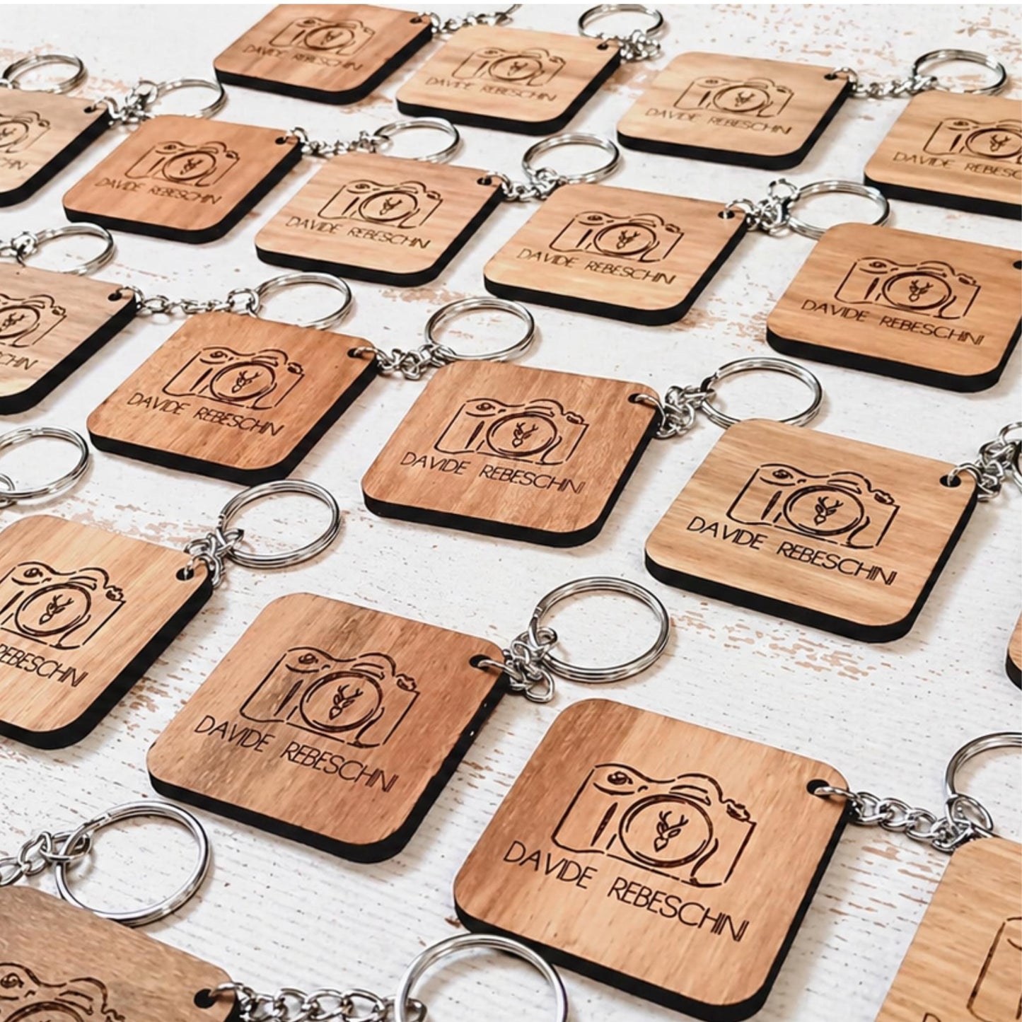 Portachiavi in Legno Personalizzati con Logo – Gadget per Aziende ed Eventi