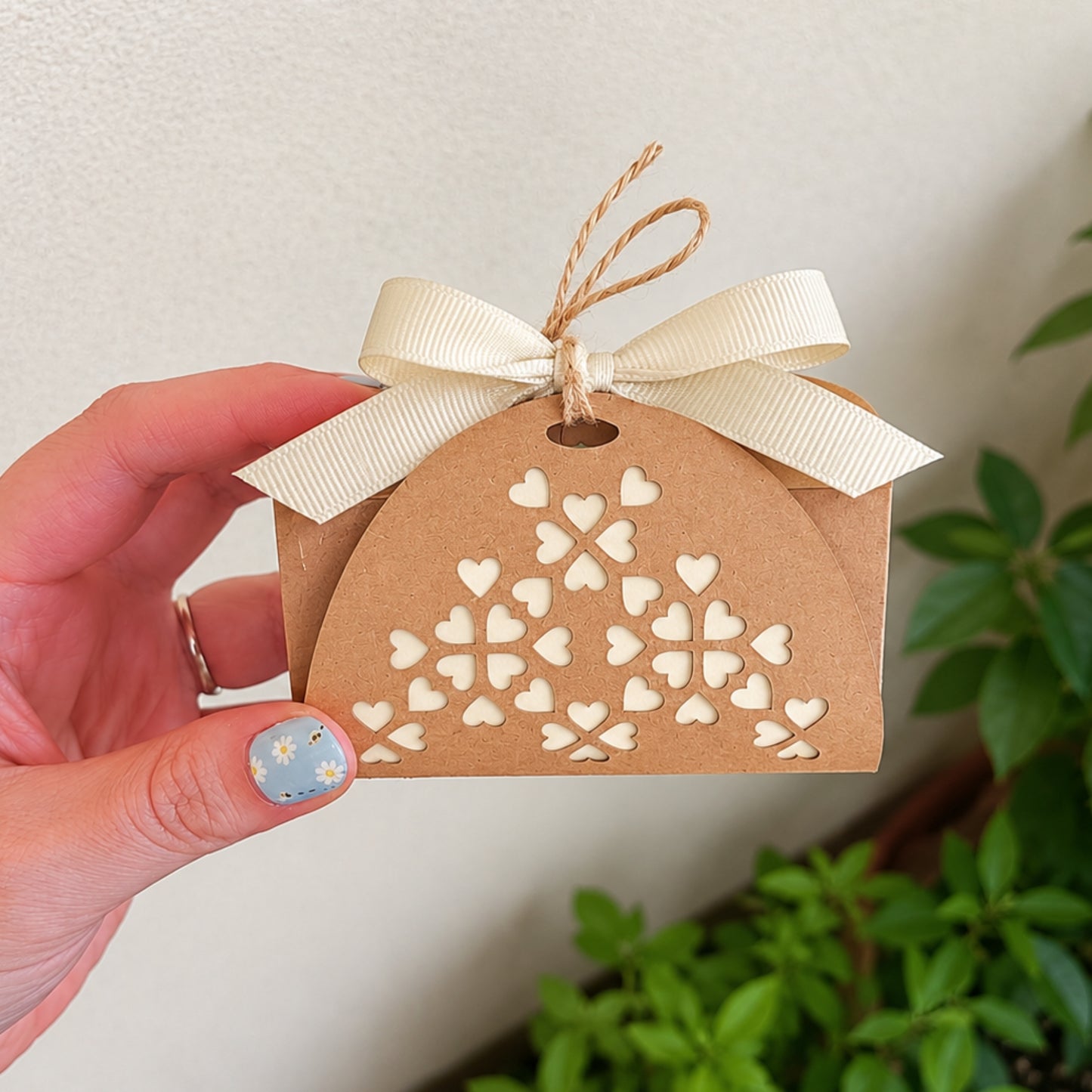 Scatolina Porta Confetti Kraft Personalizzata con Tag in Legno Inciso