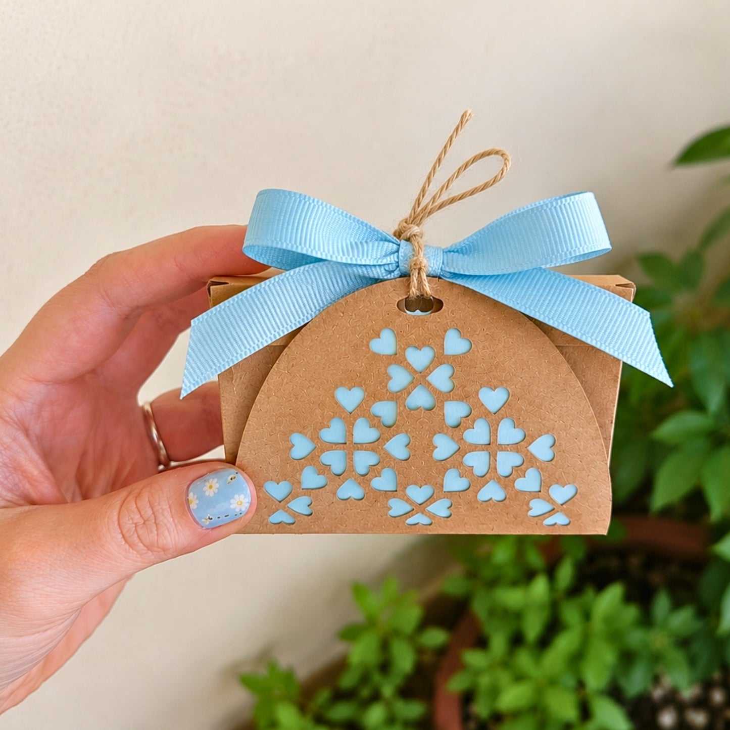 Scatolina Porta Confetti Kraft Personalizzata con Tag in Legno Inciso