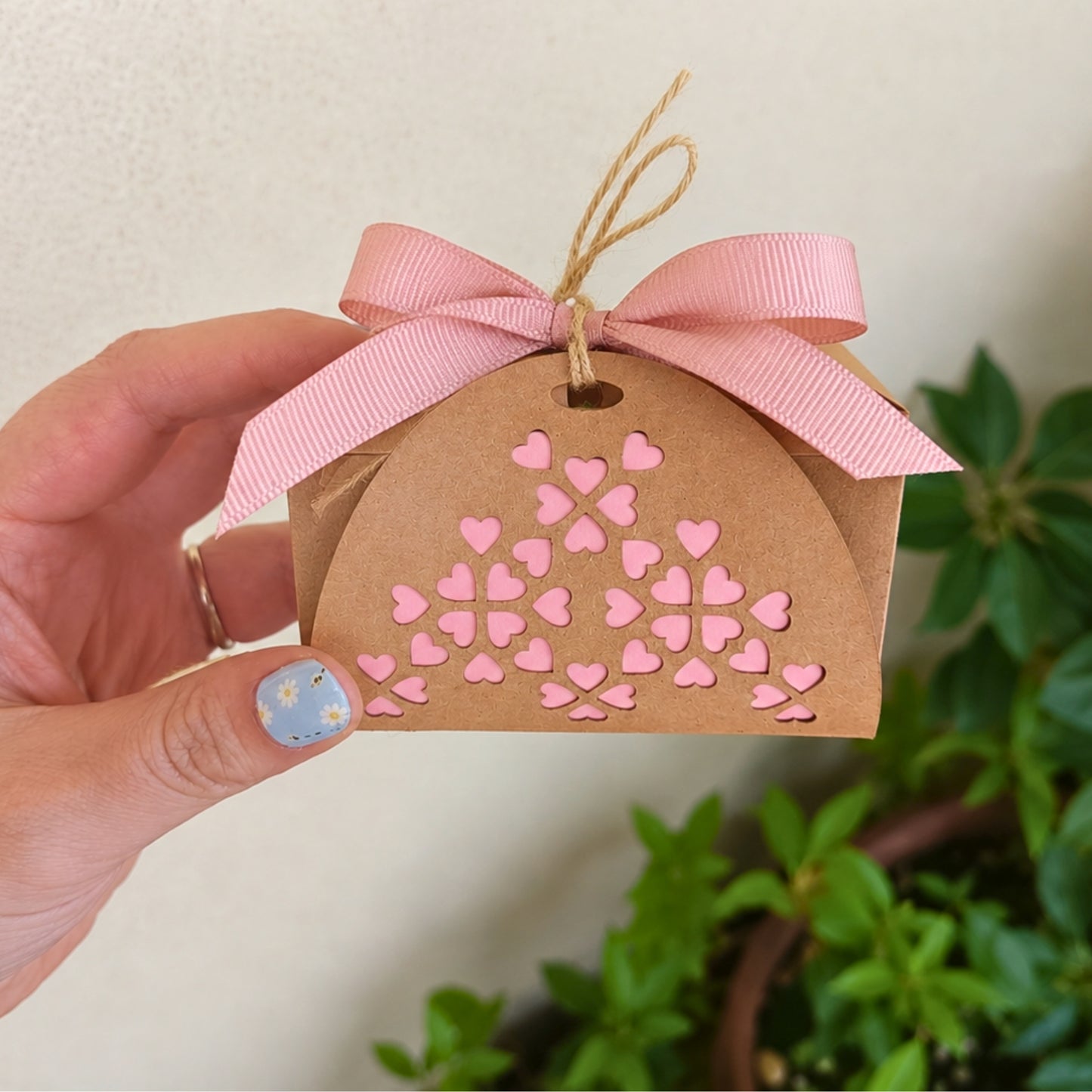 Scatolina Porta Confetti Kraft Personalizzata con Tag in Legno Inciso