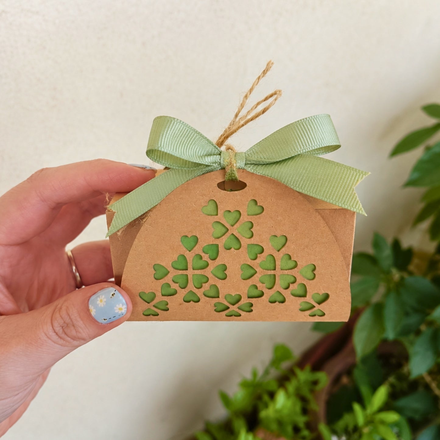 Scatolina Porta Confetti Kraft Personalizzata con Tag in Legno Inciso